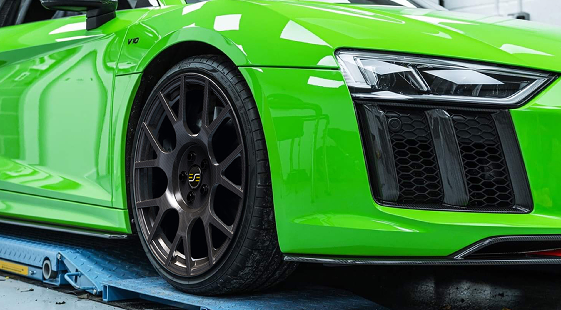 Audi R8 V10 with ESE Carbon E3 Wheels