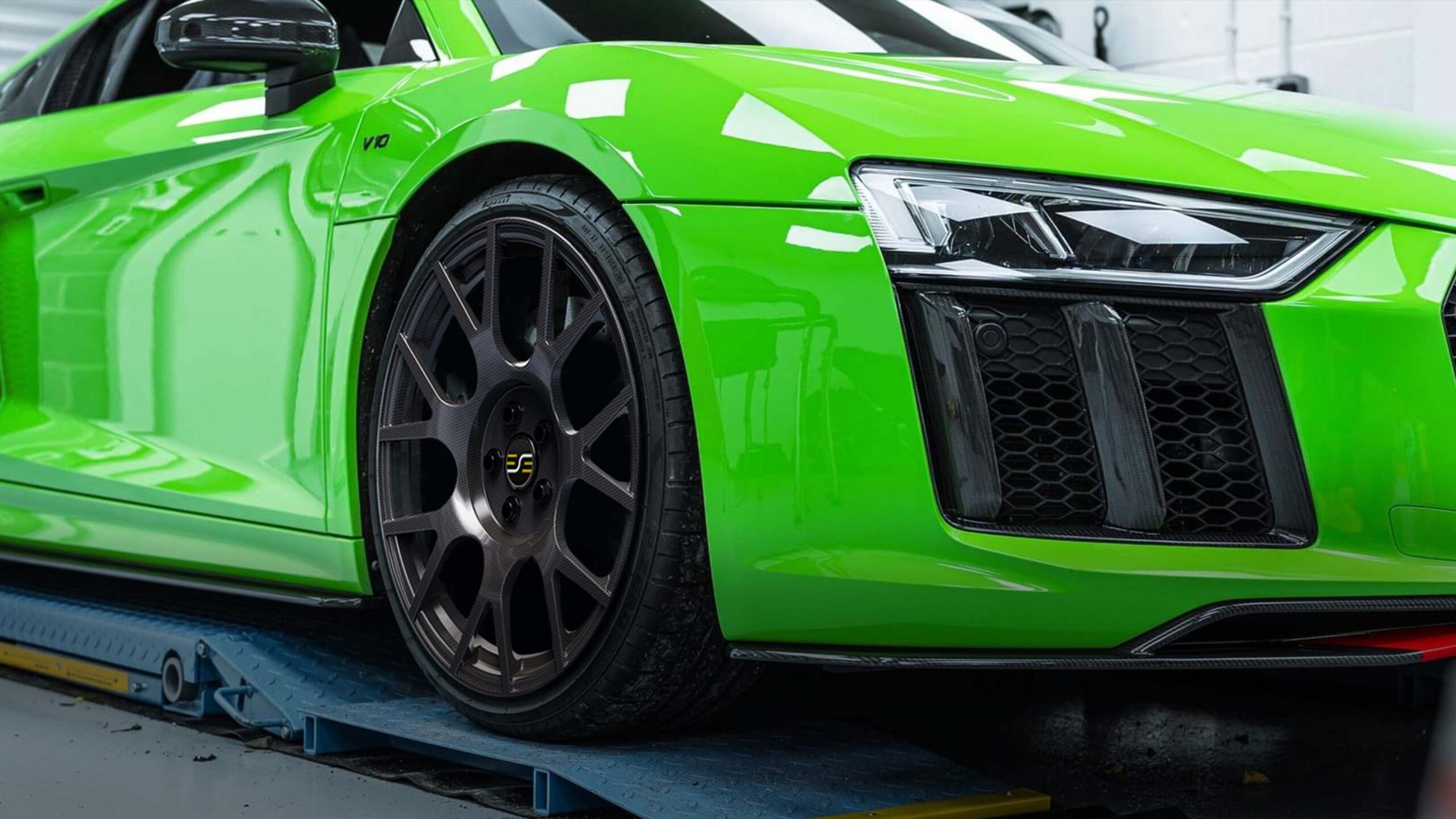 Audi R8 with ESE Carbon E3 Wheels