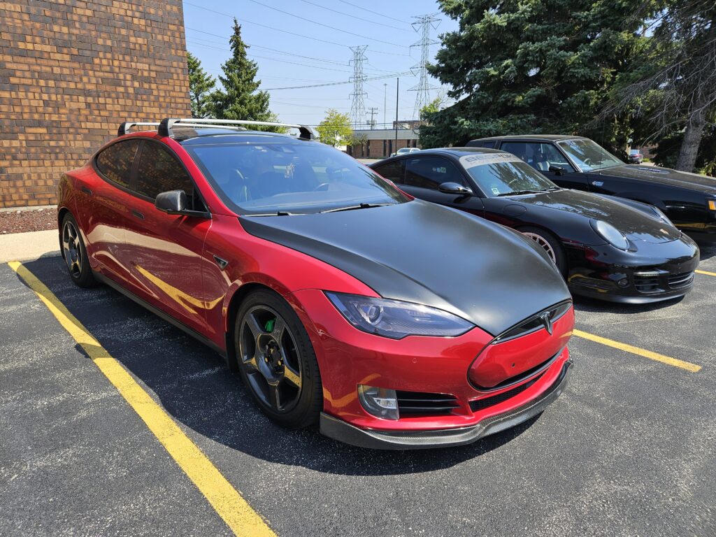 Customer Tesla Model S with ESE E2 Design Carbon Wheels