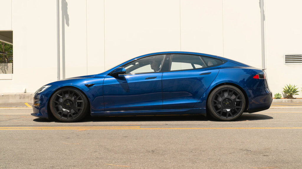 Tesla Model S with ESE Carbon E3 Wheels